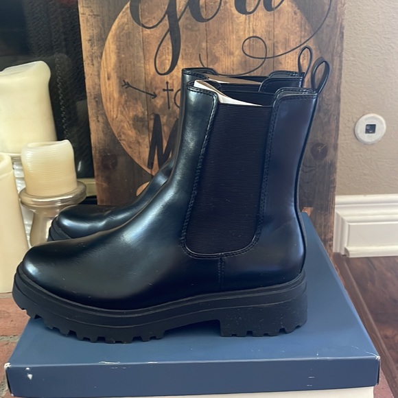 Bell Booties - Picture 2 of 4